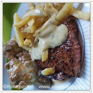 kookpassie.be - Filet pur (Colruyt) met frietjes, bearnaise, bloemkool en restje prei, venkel en champignons