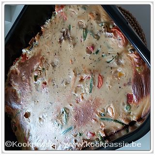 kookpassie.be - Ovenschotel met gekookte zalm en tuinbonen, prinsessenbonen, courgette, paprika's, wortels, bechamel en Pizzoccheri (boekweit) pasta (3dagen !) 1/2