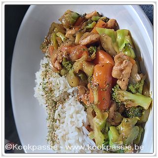 kookpassie.be - Rest van de gestoomde groenten gewokt met rijst en kip. Als saus: 1592 - Chef David Mongolian Beef
