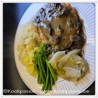 kookpassie.be - Kipfricandon, onder de peper- champignon saus met witloof, prinsessenboonjtes, savooi en puree
