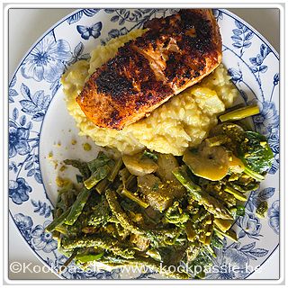 kookpassie.be - Salade d'asperges, courgettes, roquette et pistaches met gebakken zalm en rijst met currysaus