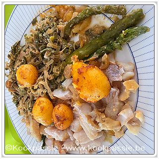 kookpassie.be - Roodbaars met groene asperges, prei, sojaroom en paddenstoel bouillonblokje. Gekookte aardappeltjes gebakken met paprika en look kruiden