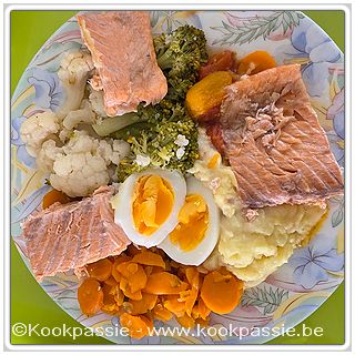 kookpassie.be - Zalm met bloemkool, broccoli, wortels, puree en gekookt eitje