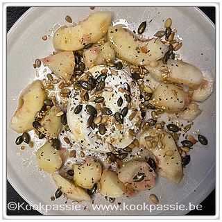 kookpassie.be - Burrata met nectarine, platte perzik, gebakken notenmengeling (sesam, pijnboom, pompoen, zonnebloem)
