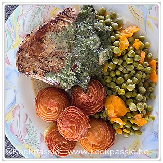 kookpassie.be - Ossenhaas Colruyt (nu al 44,90€/kg) met restje champignonpeterselieroom met aardappeltjes, erwtjes en worteltjes