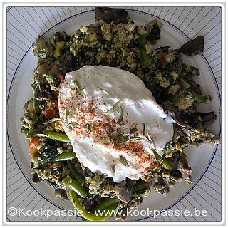 kookpassie.be - Omelet van Bio spinazie, kastagne champignions, prinsesseboontjes, gemberolie homemade, paprikapoeder, lookgranulaat, gemalen kaas en Parmezaan met burrata, paprika en dragon