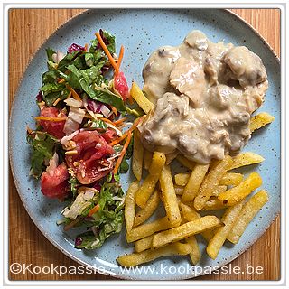 kookpassie.be - Vol au vent in reclame bij Lidl 5 euro, een aanrader. Met zakje gemengde sla 0,60 euro, tomaat en frietjes