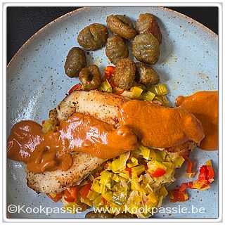 kookpassie.be - Gebakken pangasius met prei en zoete paprika (gebakken in olijfolie) gnocchi van spinazie