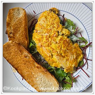 kookpassie.be - Avond: Omelet met gemalen kaas en chili met gemengde sla en broodje