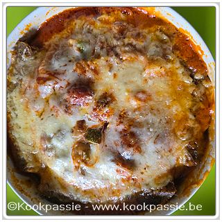 kookpassie.be - Ovenschotel: Kaas ravioli, sojascheuten, spaghettigroenten, tomato fritto, sojaroom en gemalen kaas en fricandon (vriezer). Microgolf/grill 5 minuten