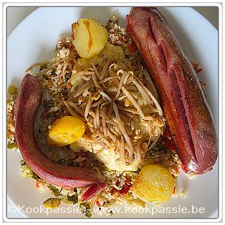 kookpassie.be - Gebakken paardenlookworst met sojascheuten, bloemkoolroosjes en rest bechamel, lenteui en gebakken aardappeltejs