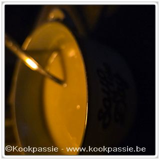 kookpassie.be - Snel klaar soepje van restje bloemkool
1 l water, restje in oven gegaarde bloemkool, 2 el reeds klaargemaakte prei, 20 g kippebouillonpasta en beetje lookgranulaat laten koken en mixen