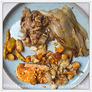 kookpassie.be - Gebakken zalm, witloof, oesterzwammen, surimi, pijnboompitten en restje aardappelen uit de oven
Kruiding look en peterselie