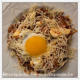 kookpassie.be - Aubergine gehaktrolletjes in tomatensaus - D2 met spiegeleitje on top