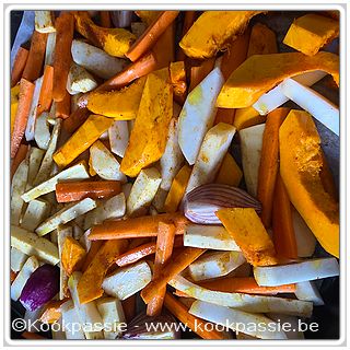 kookpassie.be - Kookmiddag : In de oven : Halve pompoen, pastinaak, wortelen en raapjes met olijfolie, paprika en komijn