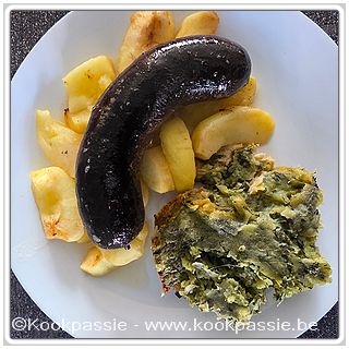 kookpassie.be - Gebakken bloedworst met rest van de spinaziepuree en appeltjes in de microgolf (in 8 gesneden en geschild, met beetje honing 3 tal minuten in microgolf)