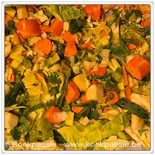 kookpassie.be - Het was weer druk in de oven en op het vuur
* Stoempgroenten (Daarna met 1l water, boillonblokje En hup verse soep)
* Aubergine en spaghettipompoen * Courgette met olijfolie en provençaalse kruiden
* Wortelen met olijfolie en komijn en een pastinaak 1/5