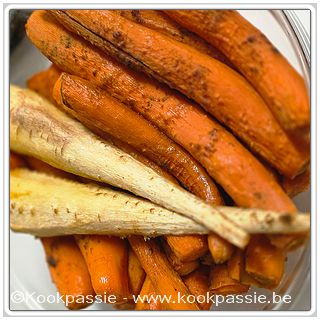 kookpassie.be - Het was weer druk in de oven en op het vuur
* Stoempgroenten (Daarna met 1l water, boillonblokje En hup verse soep)
* Aubergine en spaghettipompoen * Courgette met olijfolie en provençaalse kruiden
* Wortelen met olijfolie en komijn en een pastinaak 1/5