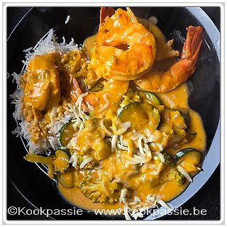 kookpassie.be - Gebakken scampi's met courgette, broccoli kreeftensoeproomsausje en rijst