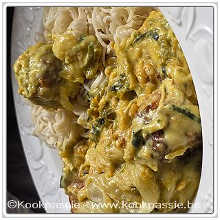 kookpassie.be - Kippengehaktballetjes met witloof en prei in bechamelsaus