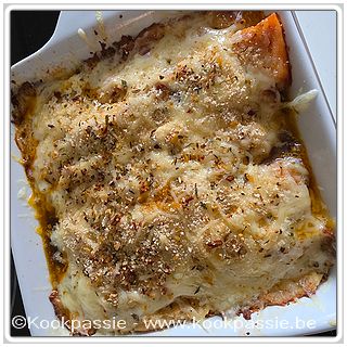 kookpassie.be - Zalm, rode pesto, gemalen kaas gewikkeld in Pharma ham met visbechamel (1092), gemalen kaas en Chimichurri met puree en rest van de groentjes