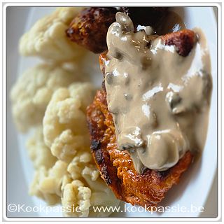 kookpassie.be - Varkenssnitzel met bloemkool, onion bhaji en champignonsaus (Delhaize)