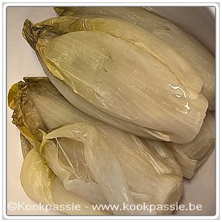 kookpassie.be - Gestoomde witloof (microgolf 8 min in stoompotje met water)