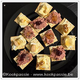 kookpassie.be - Volkoren toastjes Lidl met brie, honing en noot en Kalkoenpaté met rozijnen ISPC en confituren