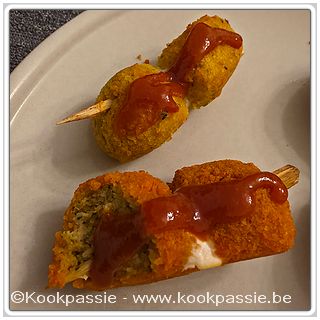 kookpassie.be - Aperitief - Brochette met gekruide zalmballetjes Delhaize met sriracha (31,99€/kg, zou het niet aanraden)