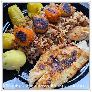 kookpassie.be - Pangasius en zalmbolletjes met in olijfolie gebakken witte kool, wortel, gember, lookgranulaat, gemixte noten en venkelzaad en aardappel