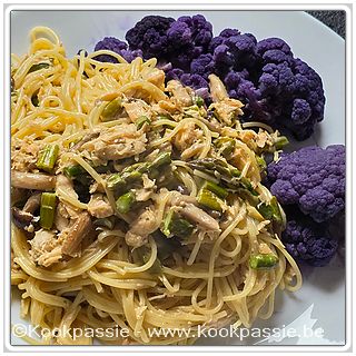 kookpassie.be - Gekookte zalm met asperges, champignons, room en cappellini en paarse bloemkool