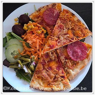 kookpassie.be - Pizza salame tartufo (Delhaise/LSF) met rauwe groentjes