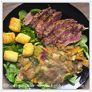 kookpassie.be - Gisteren filet pur, wok groenten champignon en pepersaus. 
Aardappeltjes in airfryer. Vorige keer vielen ze uieen in frietketel, dus nu AF