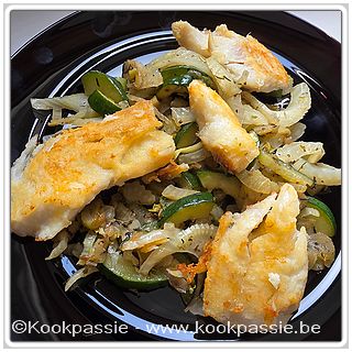 kookpassie.be - Kabeljauw, bebloemd en in boter gebakken met in olijfolie gestoofde venkel en courgette