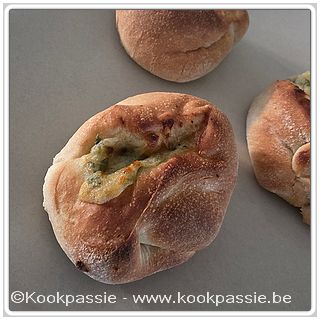 kookpassie.be - Testen LSF Tarte flambée rolls Spring Onions (van ?), Zou het zelf niet kopen. Veel brood, prijs ??