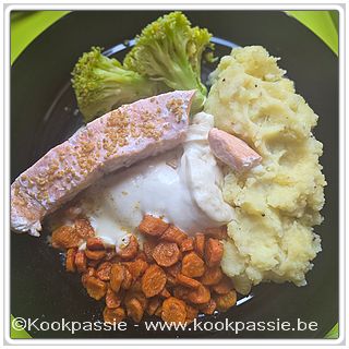 kookpassie.be - Gestoomde zalm met restjes van de broccoli, aardappel-pastinaakpuree en bechamel. Nog wat worteltjes in microgolf gestoomd met olijfolie en ras el hanout