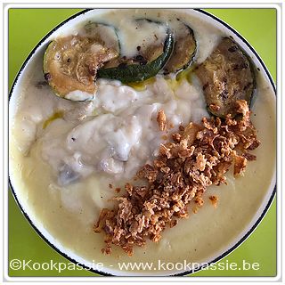 kookpassie.be - Vol au vent met puree LSF, restje courgettes en gedroogte uitjes voor de crunch