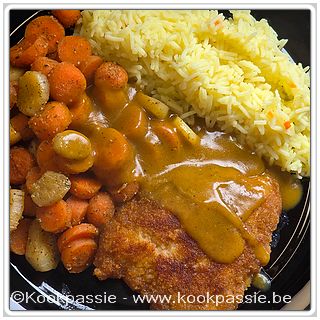 kookpassie.be - Gebakken kip met rijst, woteltjes + lookkruiden, asperge en currysaus