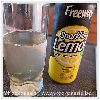 kookpassie.be - Frisdrank uitproberen - Sparkling Lemon - Lidl: niet zo sparkling, met veel ijs 0,56€
