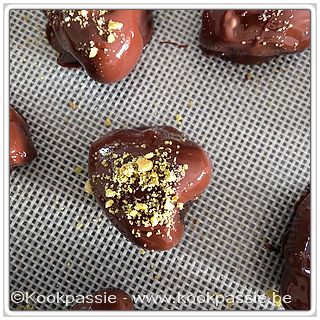 kookpassie.be - Chocolate Stuffed Almond Dates