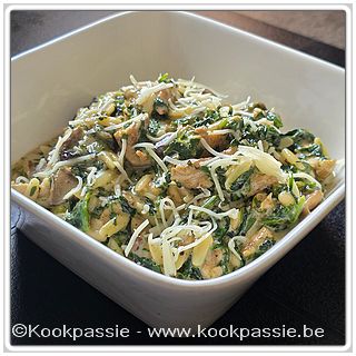 kookpassie.be - Gebakken kip, risini, spinazie en rest van de shiitake met pijnboompitten, room, lookkruiden