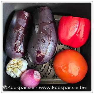 kookpassie.be - Aubergine, ui, look, rode paprika en tomaat in de Airfryer 1/2