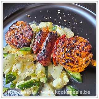 kookpassie.be - Konijn brochette de luxe (Delhaize) met Salade van meloen, komkommer, avocado, amandel met rooksmaak, kruiden en vinaigrette