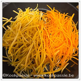 kookpassie.be - Delhaize: Groente spaghetti: pompoen, gele wortel en courgette (er niet bij gedaan) in pan gebakken 1/2