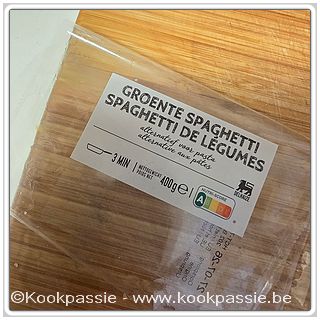 kookpassie.be - Delhaize: Groente spaghetti: pompoen, gele wortel en courgette (er niet bij gedaan) in pan gebakken 1/2
