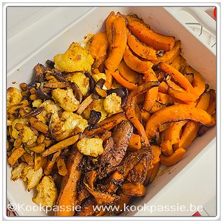 kookpassie.be - Zoete aardappel, Pompoen en mengeling bloemkool, wortel, rode ui. Samen in oven 180 graden met voorverwarmen niet meegerekend 30 tal minuten