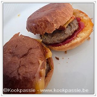 kookpassie.be - Jumbo: Mini hamburgers rund met ketchup, mosterd en cheddar (2,50€, niet mn ding)