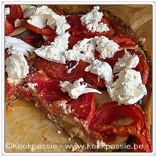 kookpassie.be - Tarte à la tomate, pâte avec 3 ingredients. Nog eens gemaakt. Deze keer met nog wat courgette onder (2dagen)
Bovenop burrata