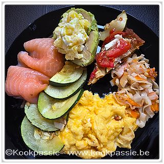 kookpassie.be - * Restje tomatenquiche * Gerookte zalm Aldi * Avocado * In microgolf gegaarde aardappelen met yoghurt mayonnaise AH * Smeuïge omelet * Surimi * Schijfjes courgette