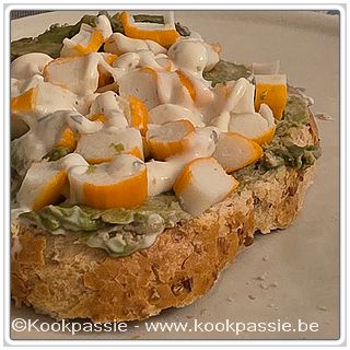 kookpassie.be - Boterhammeke met avocado, surimi en looksaus